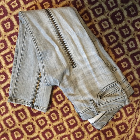 Light gray distressed jeans with zipper legs - Picture 6 of 6